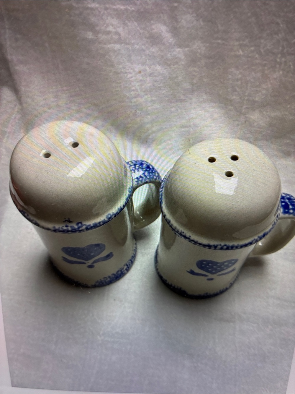Cottagecore blue spongeware Heart Stoneware Salt & Pepper shakers 4.25” - Picture 2 of 8